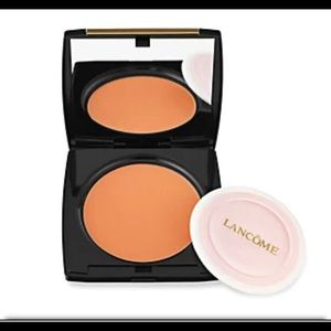 Lancôme
Dual Finish Multi-Tasking Powder Foundation. I have color 550,540 and555